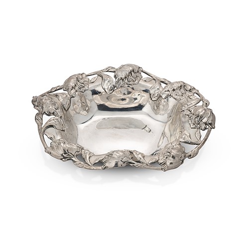 Lot 459 - An Art Nouveau silver bon bon dish
