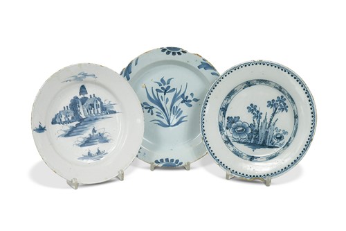 Lot 397 - An English Delft blue and white plate, possibly Bristol, 18th century