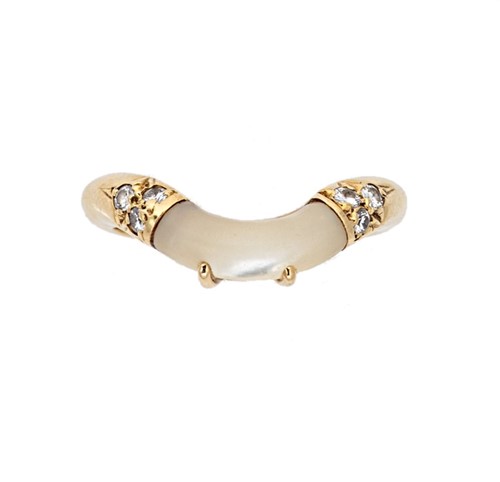 Lot 223 - Cartier - A mother of pearl and diamond ring