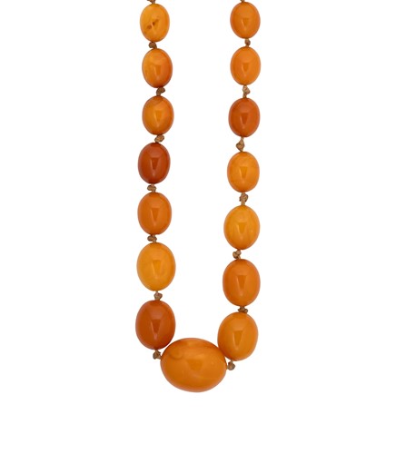 Lot 9 - An amber bead necklace