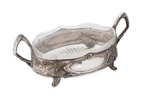 Lot 446 - An Art Nouveau style German tureen