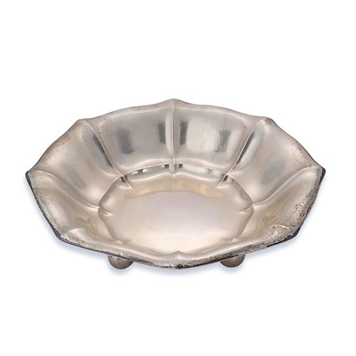 Lot 448 - A German octagonal bowl