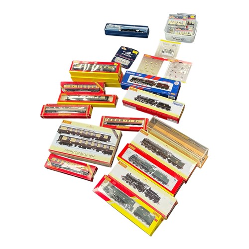 Lot 95 - A Hornby 00 Gauge Engines: 46229 Duchess of...