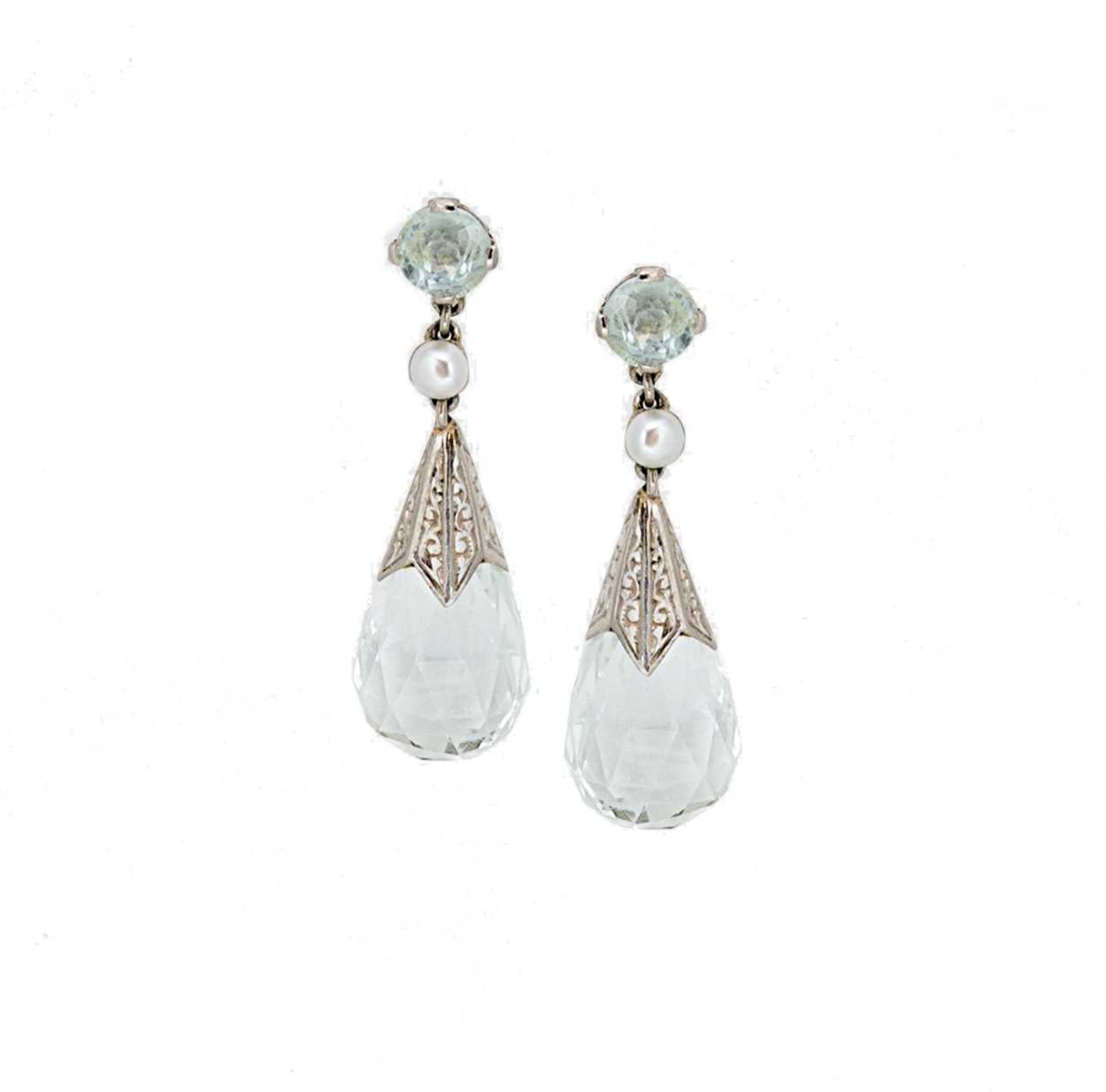 Lot 8 - A pair of cased early 20th century aquamarine ear pendants