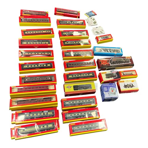Lot 92 - A Hornby 00 Gauge, boxed: Limited Edition, The...