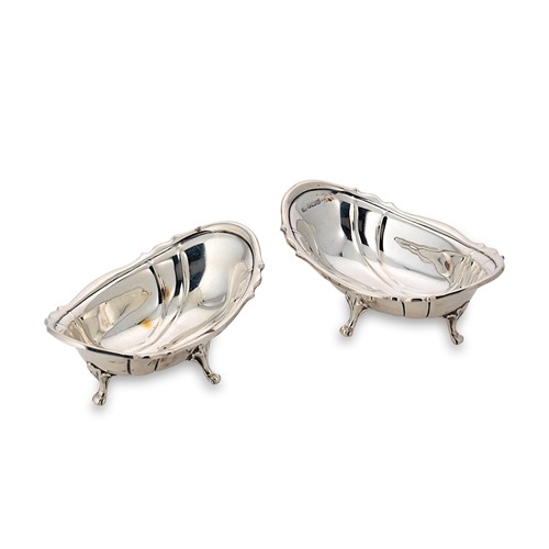 Lot 373 - A pair of Edward VII silver bon bon dishes