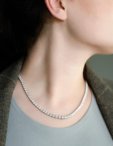 Lot 229 - A diamond line necklace