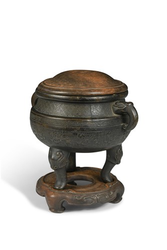 Lot 18 - A Chinese bronze tripod censer, 17th/18th century