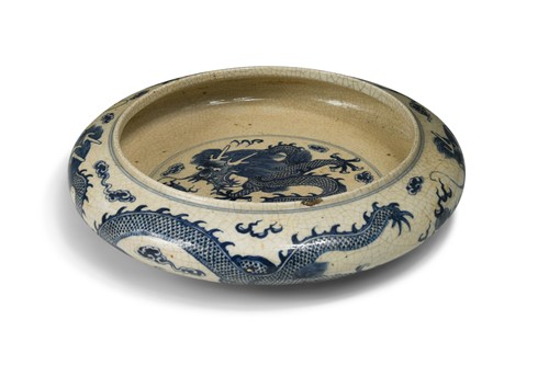 Lot 27 - A Chinese soft paste porcelain dragon bowl, late Qing Dynasty