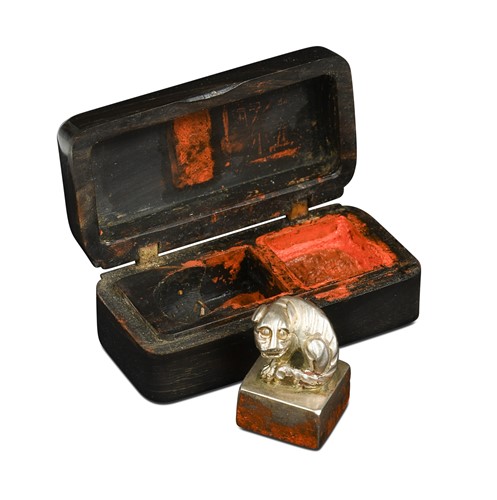 Lot 20 - A Chinese silver small tiger chop (seal), Qing Dynasty, 18th/19th century