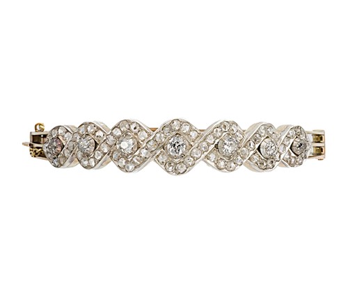 Lot 207 - A diamond set hinged bangle