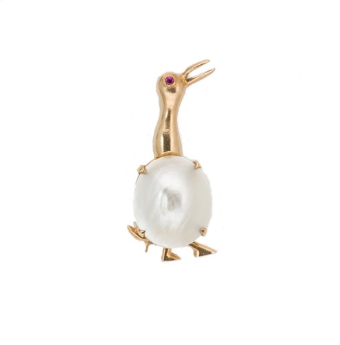Lot 36 - A 9ct gold mother of pearl and ruby penguin brooch