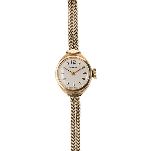 Lot 257 - Garrard - A 9ct gold dress wristwatch
