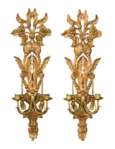 Lot 399 - A pair of Italian giltwood wall sconces, 20th century