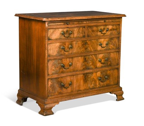 Lot 411 - A George III mahogany chest of drawers