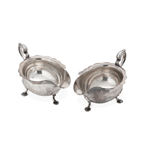 Lot 413 - A pair of George V silver sauceboats