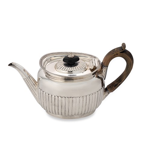 Lot 366 - A Victorian silver teapot