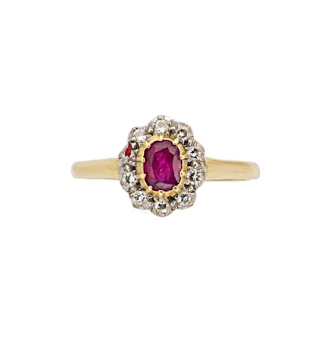 Lot 139 - An 18ct gold ruby and diamond cluster ring