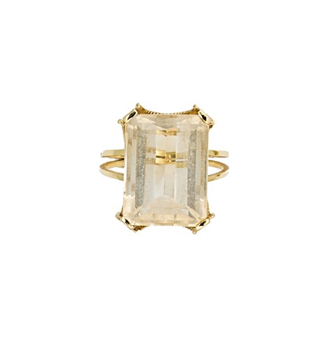 Lot 19 - A citrine dress ring