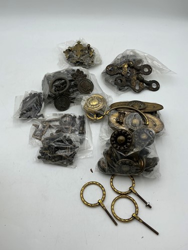 Lot 150 - From a furniture restoration workshop: 1 box...