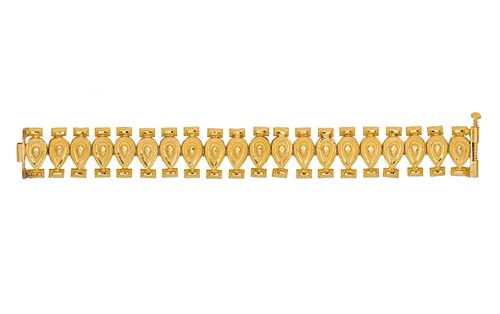 Lot 200 - A fancy articulated bracelet