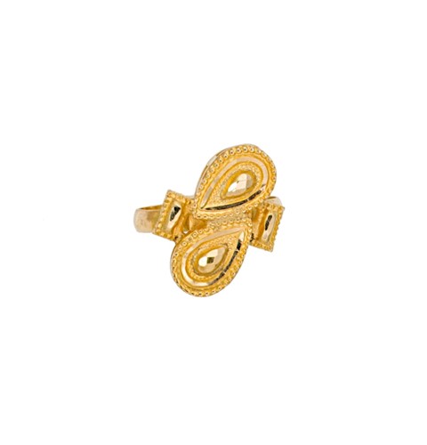Lot 199 - A fancy pear shaped crossover style ring