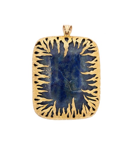 Lot 89 - A late 20th century lapis lazuli pendant
