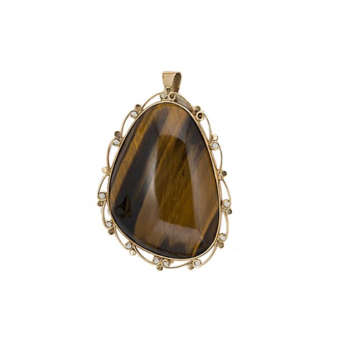 Lot 17 - A tiger's eye pendant/brooch