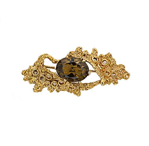 Lot 14 - Cropp & Farr - A 9ct gold smoky quartz brooch