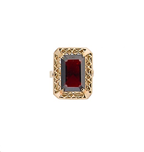 Lot 67 - A single stone garnet dress ring
