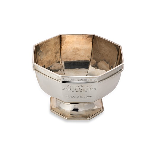 Lot 418 - A George V silver octagonal pedestal bowl