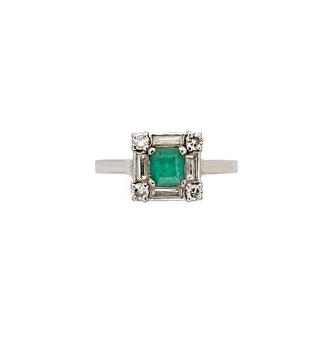 Lot 72 - An Art Deco emerald and diamond ring