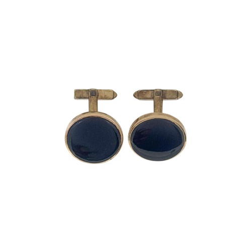 Lot 65 - A pair of onyx cufflinks, unhallmarked,...