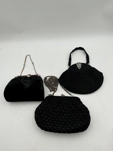 Lot 124 - A group of three vintage evening bags