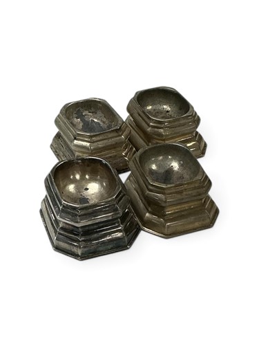 Lot 297 - A set of four trencher salts