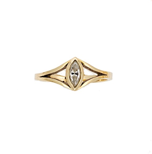 Lot 117 - An 18ct gold single stone diamond ring