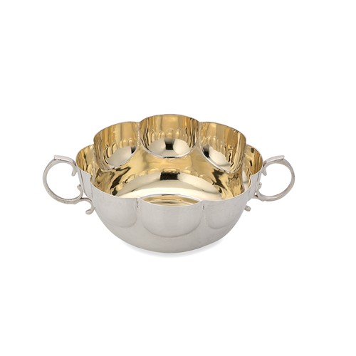 Lot 359 - A Victorian silver brandy bowl