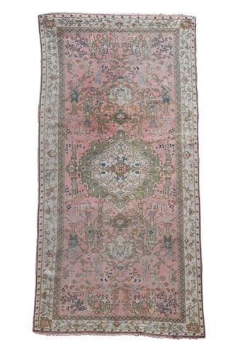 Lot 308 - An Ushak Kelleh rug, circa 1940