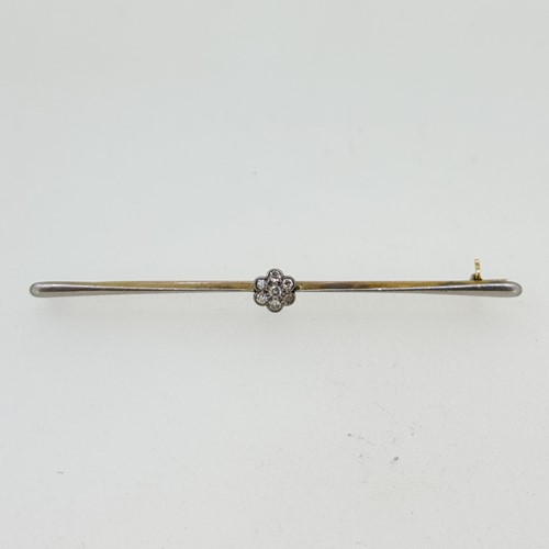 Lot 3 - An early 20th century diamond set daisy style...