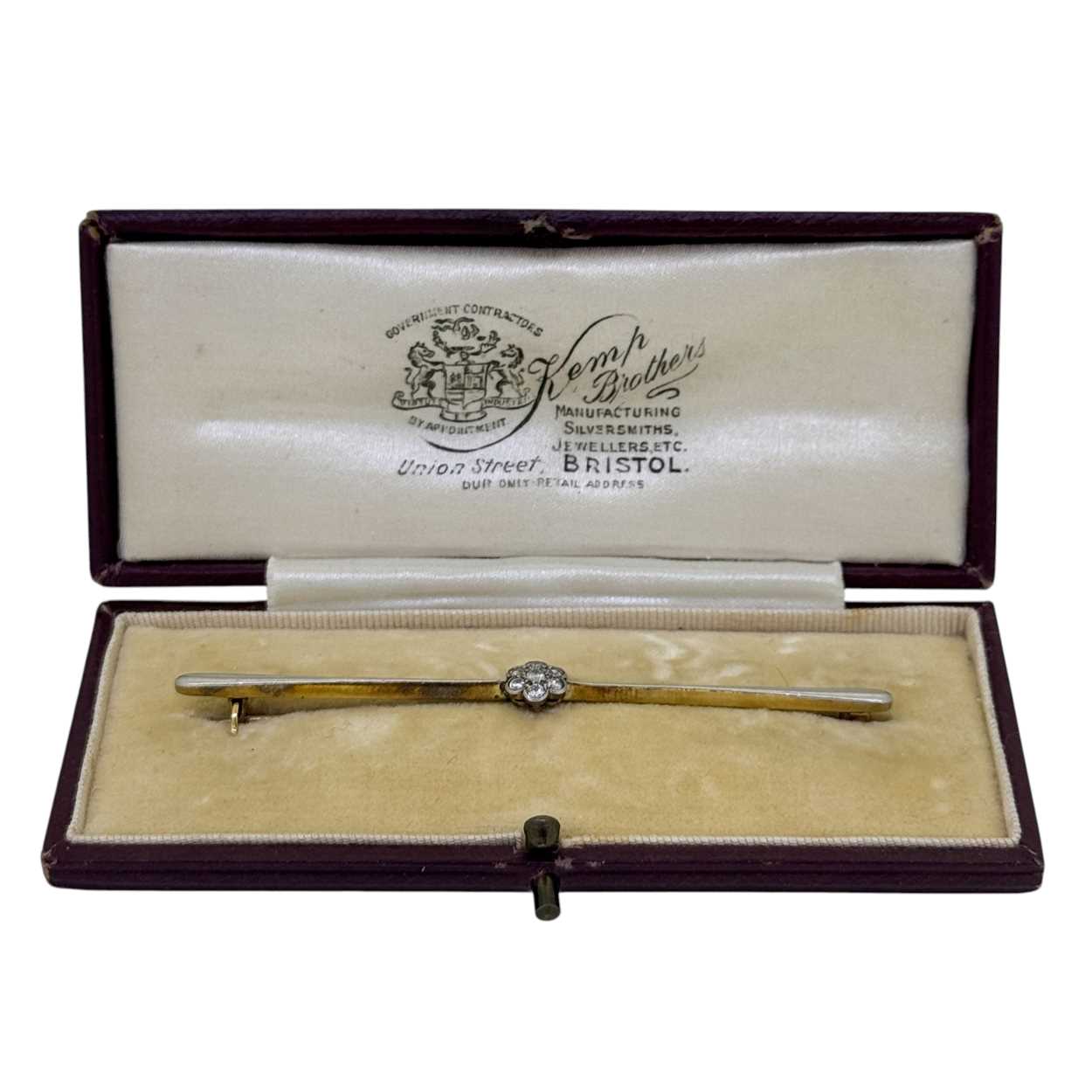 Lot 3 - An early 20th century diamond set daisy style...