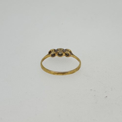 Lot 4 - An early 20th century three stone diamond ring,...