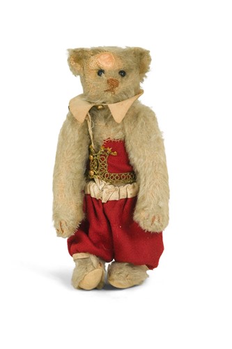 Lot 592 - Steiff, a circa 1910 small size teddy bear