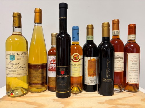 Lot 15 - Dessert wines, 14 bottles.