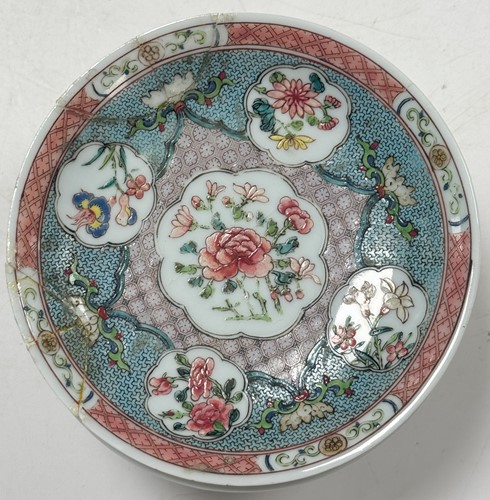 Lot 12 - A Chinese famille rose tea and coffee service, Qing Dynasty, Yongzheng Emperor (1722-1735)