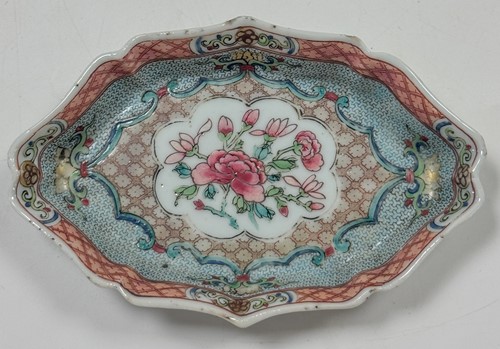 Lot 12 - A Chinese famille rose tea and coffee service, Qing Dynasty, Yongzheng Emperor (1722-1735)