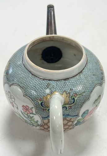 Lot 12 - A Chinese famille rose tea and coffee service, Qing Dynasty, Yongzheng Emperor (1722-1735)
