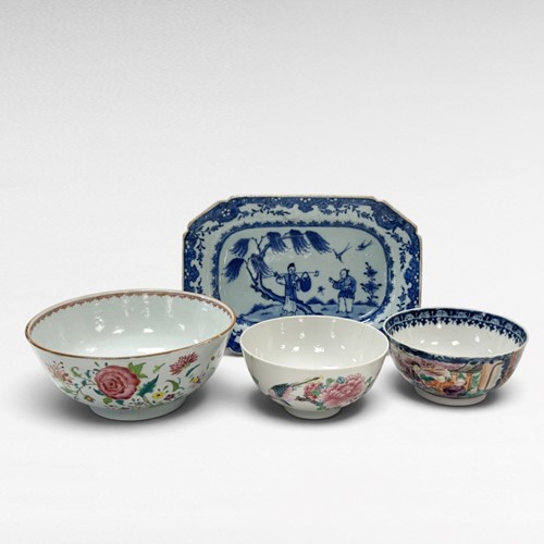Lot 33 - A Chinese famille rose bowl, Yongzheng Emperor (1722-1735)