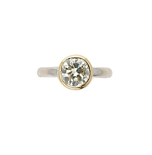 Lot 212 - A single stone diamond ring