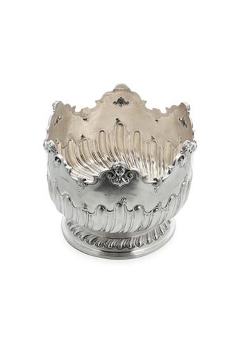 Lot 360 - A Victorian silver monteith bowl