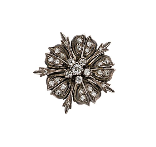 Lot 108 - A diamond flower brooch